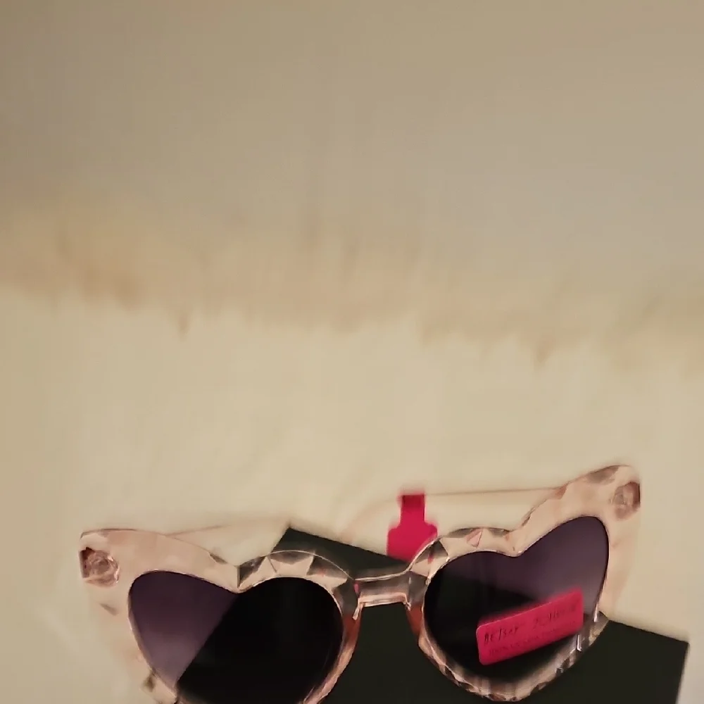 🎉HP NWT Betsey Johnson Pink Heart Sunglasses - Picture 8 of 10